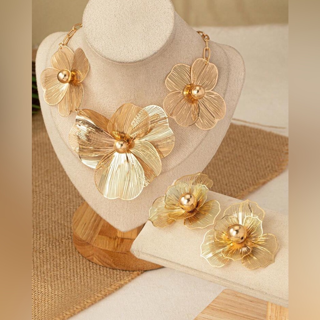 Gold Floral Jewelry Set